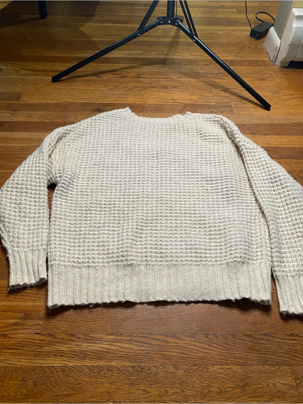 American Eagle Cream Chunky V-Neck Sweater Size Small (oversized) - Picture 5 of 7